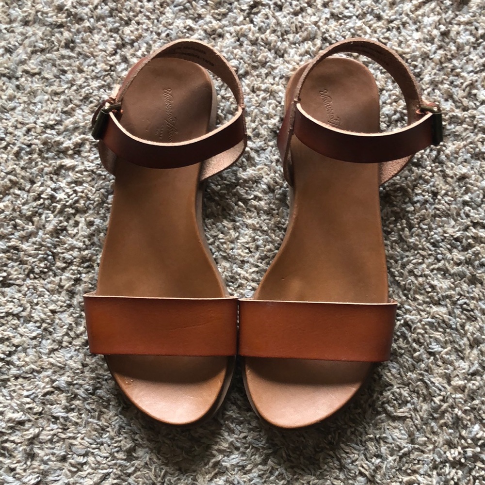 Universal Thread Brown Sandals